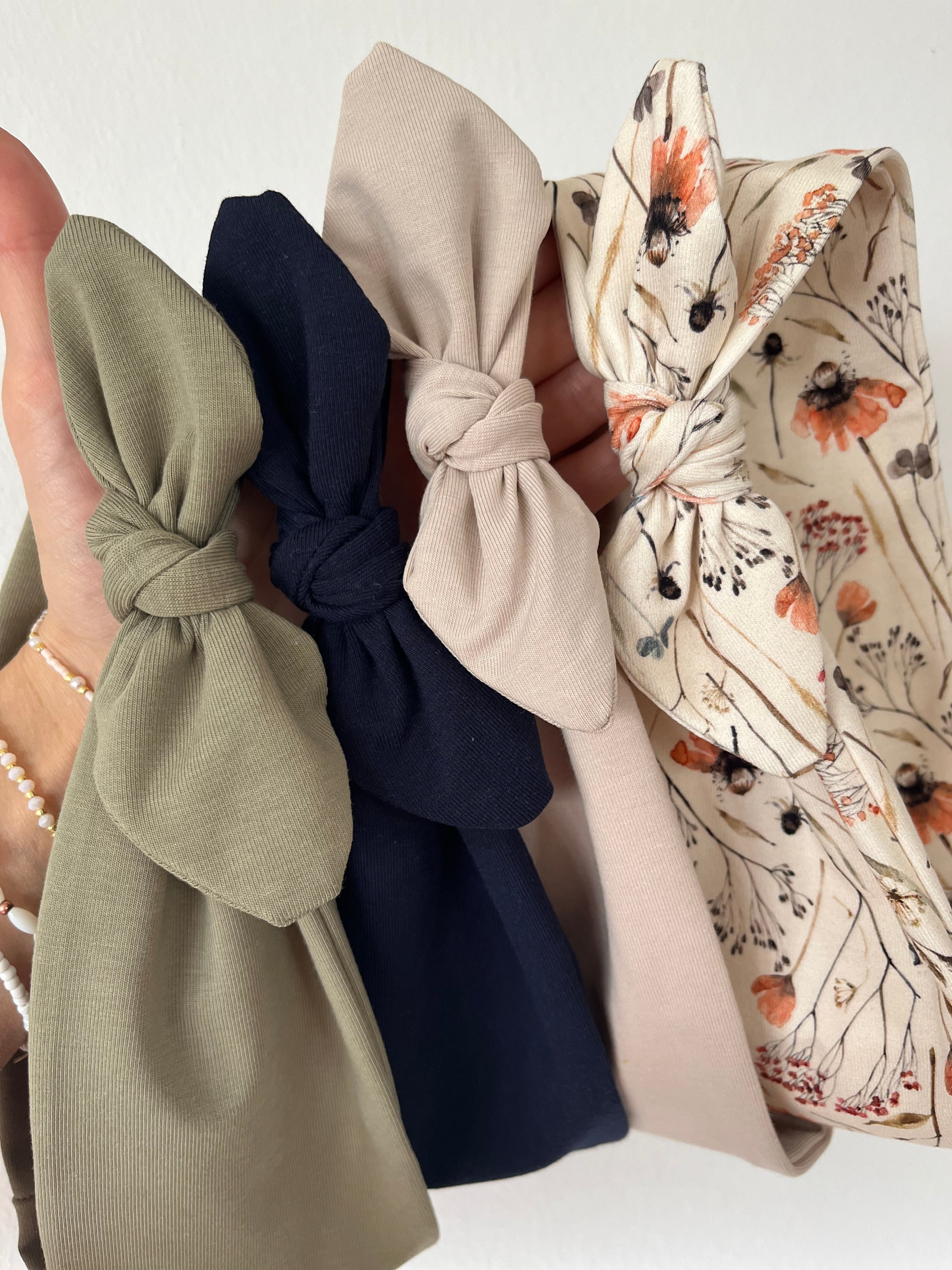 Haarband Lia – doppellagig, abnehmbare Schleife, flexibel tragbar gerade oder mit Schleife, Baumwolljersey Uni & Muster, Unisex, handgefertigt, bequem, flexibel, 24/7 tragbar