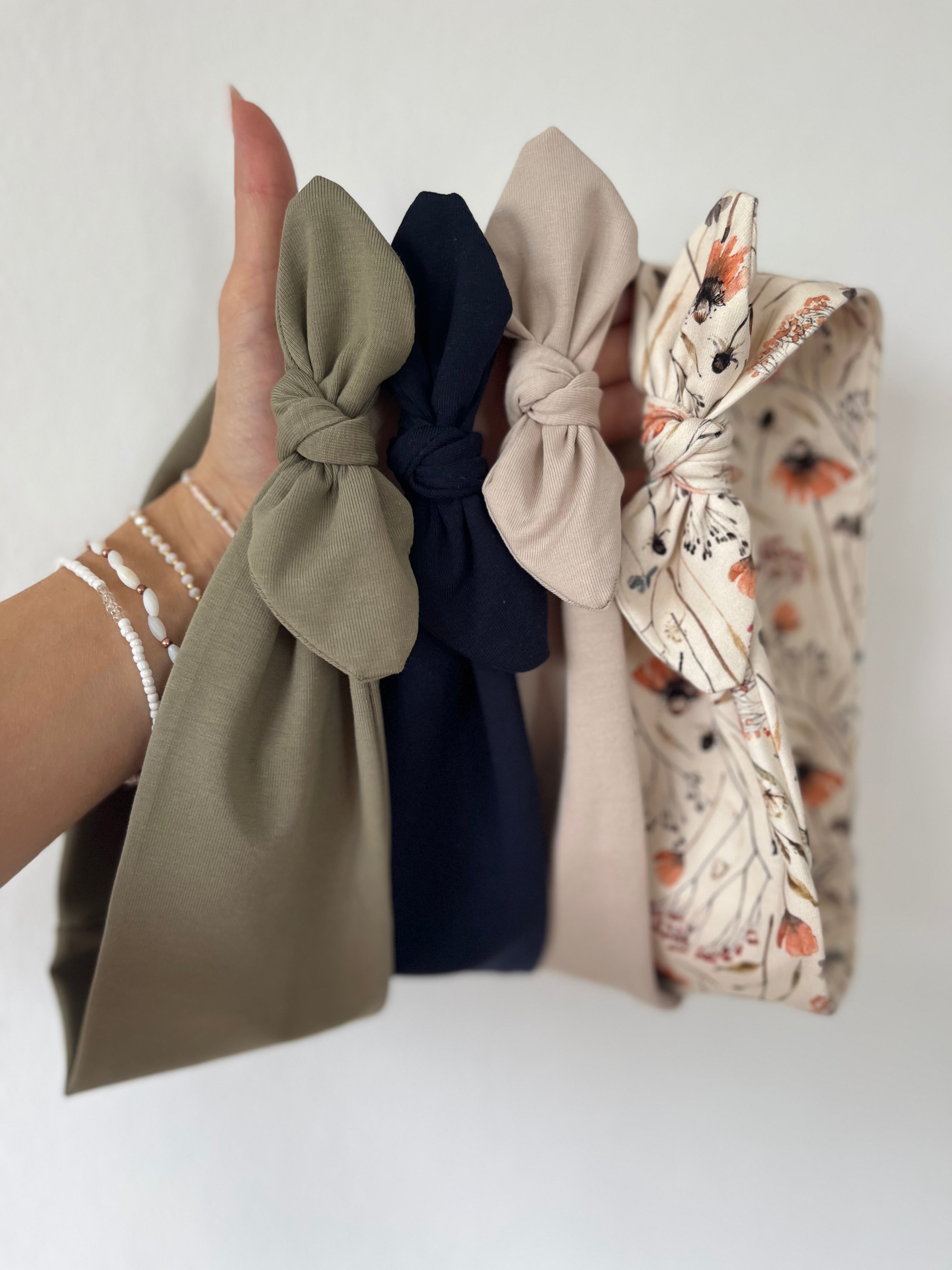 Haarband Lia – doppellagig, abnehmbare Schleife, Uni & Muster, Unisex 🌸✨