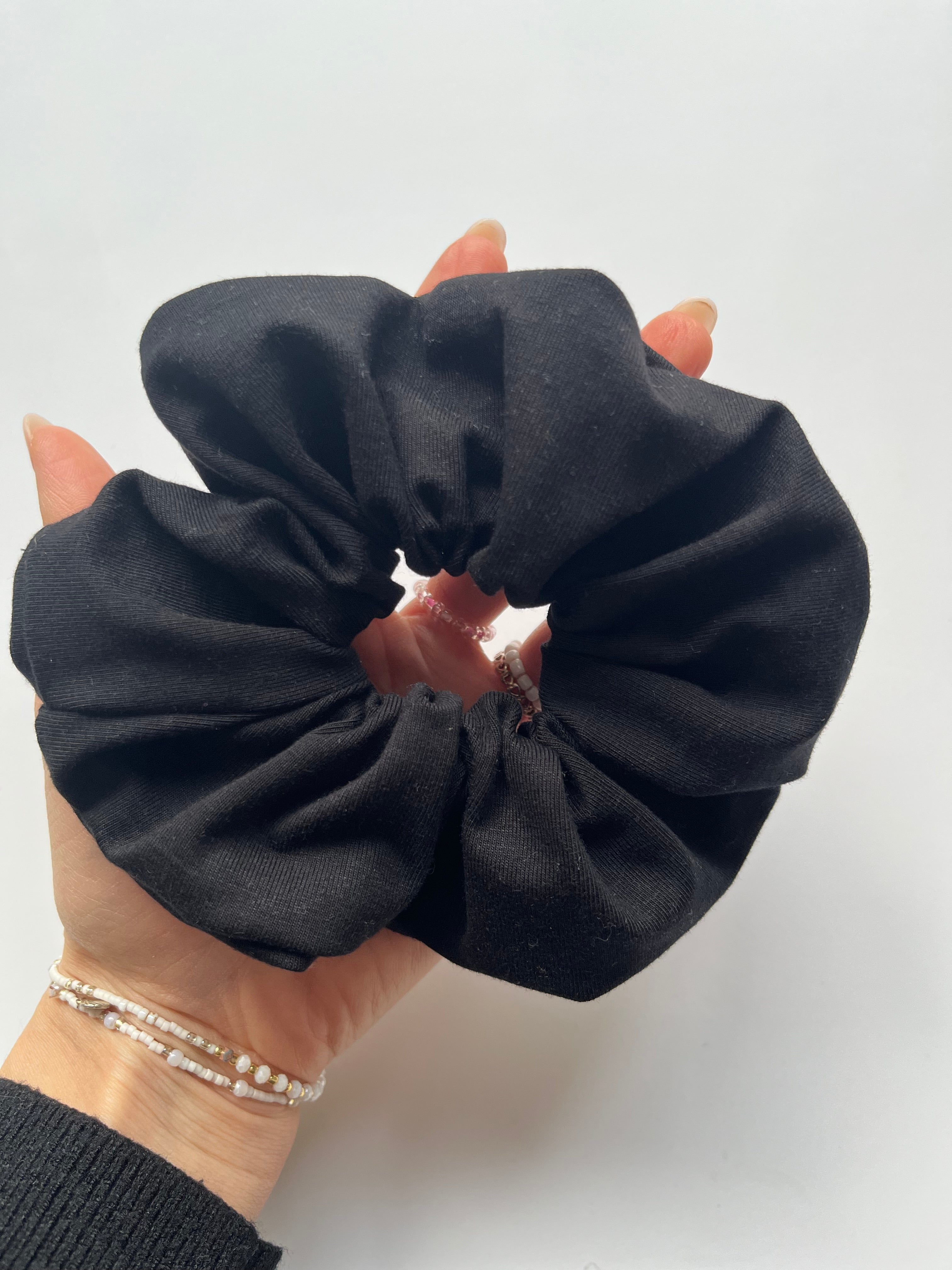 Scrunchie Jersey Schwarz – weich & stylisch