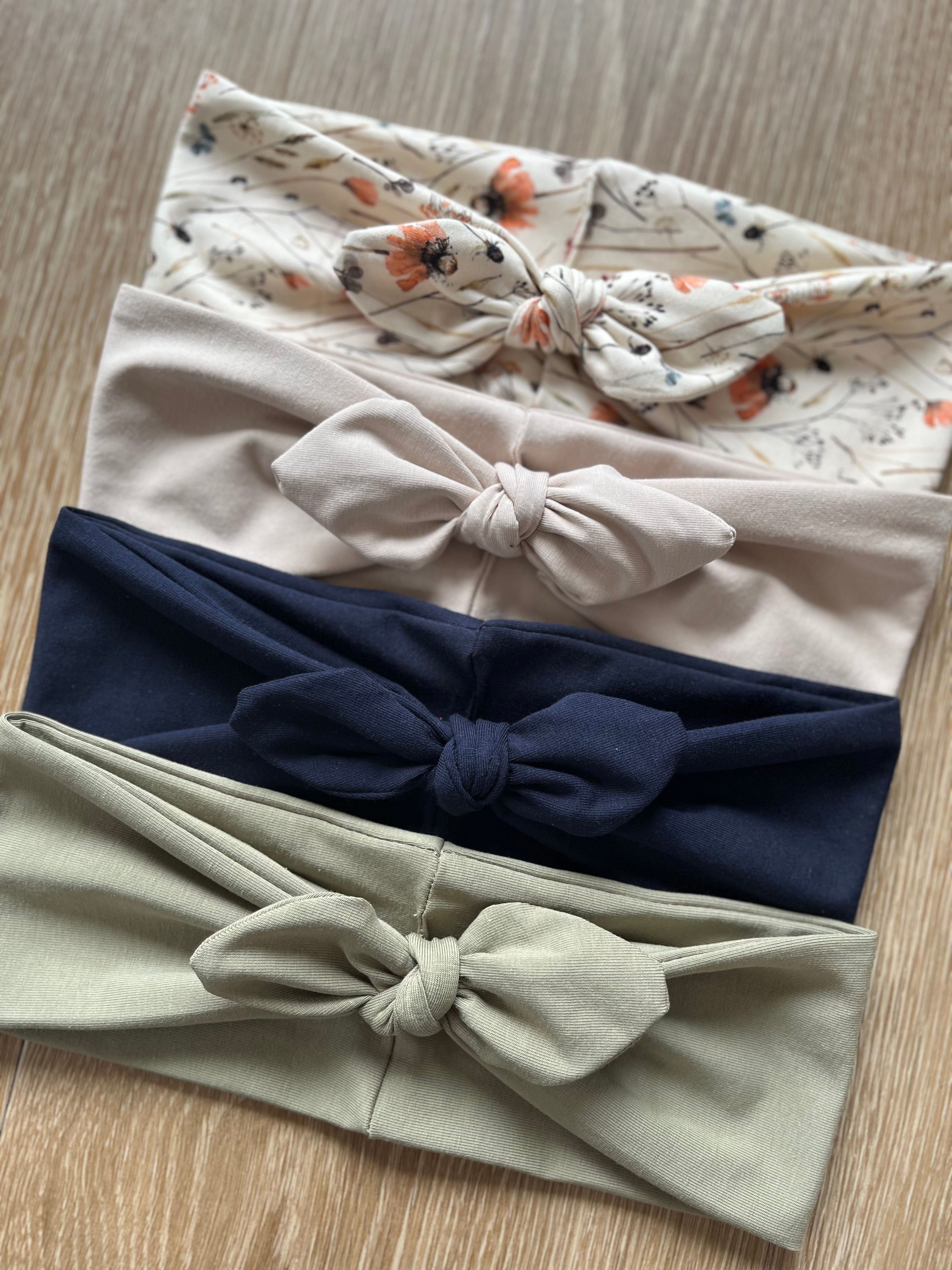 Haarband Lia – doppellagig, abnehmbare Schleife, Uni & Muster, Unisex 🌸✨