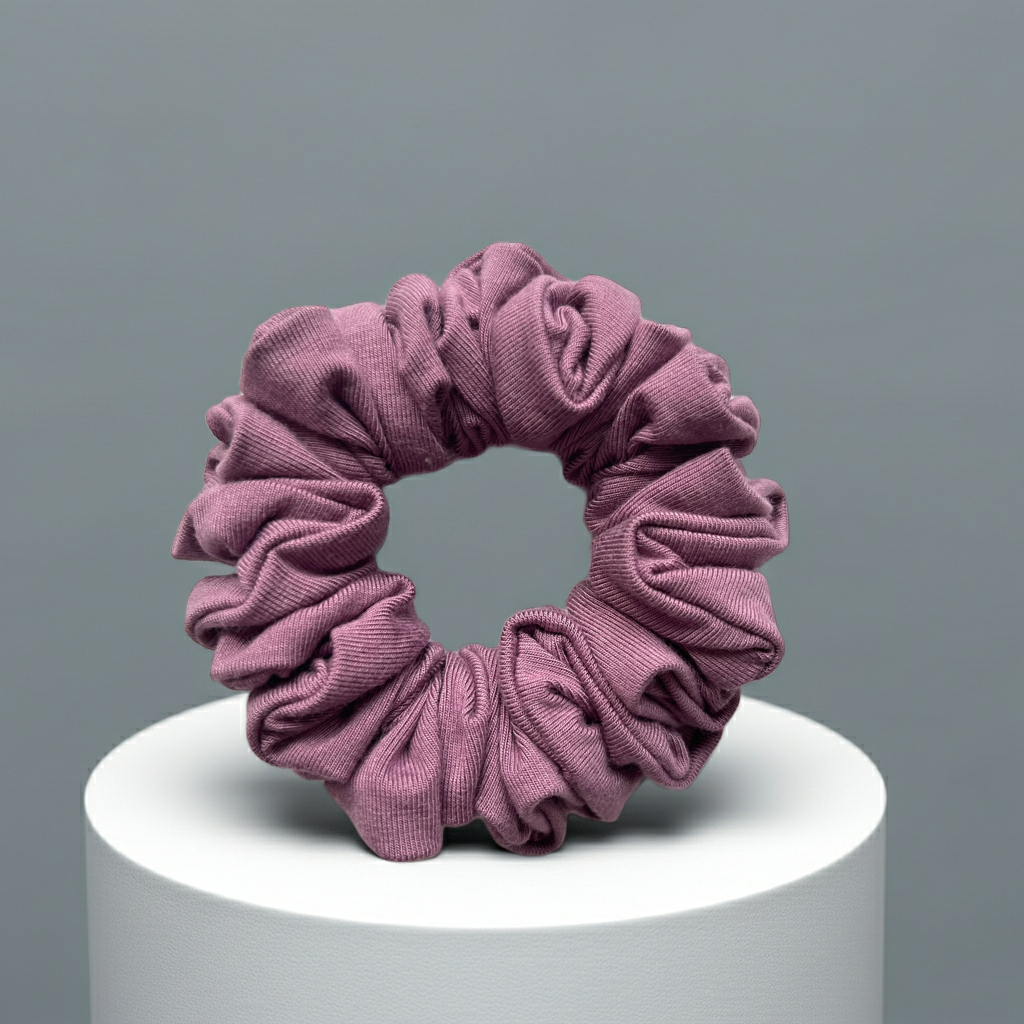 Bambus Scrunchie Altflieder – handgefertigt, weich & dehnbar
