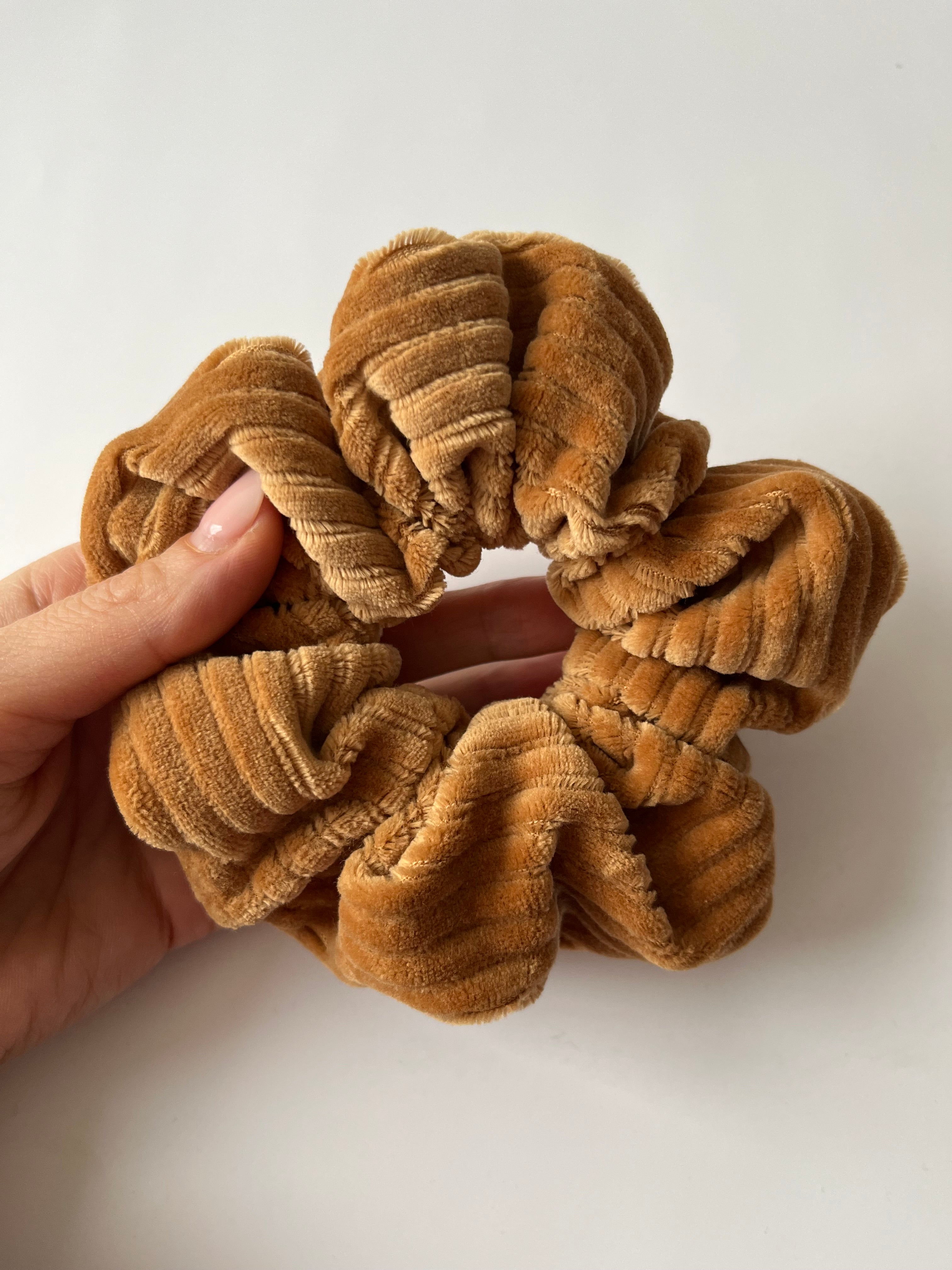 Scrunchie Cord Bernstein – weich, dehnbar & handgefertigt