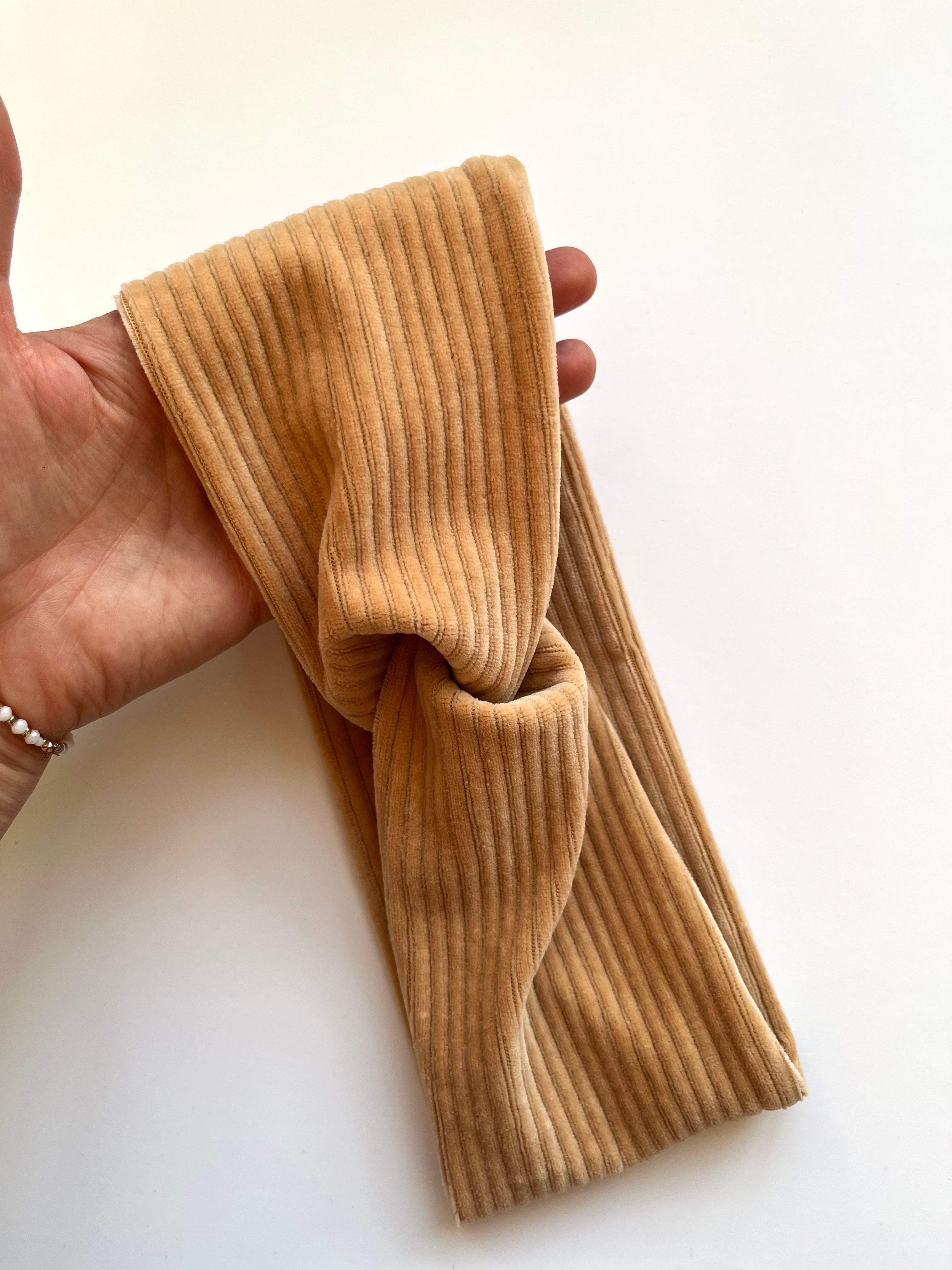 Cord Stirnband Caramel – handgefertigt, 70% Baumwolle, 25% Polyester, 5% Elastan, weich & stylisch